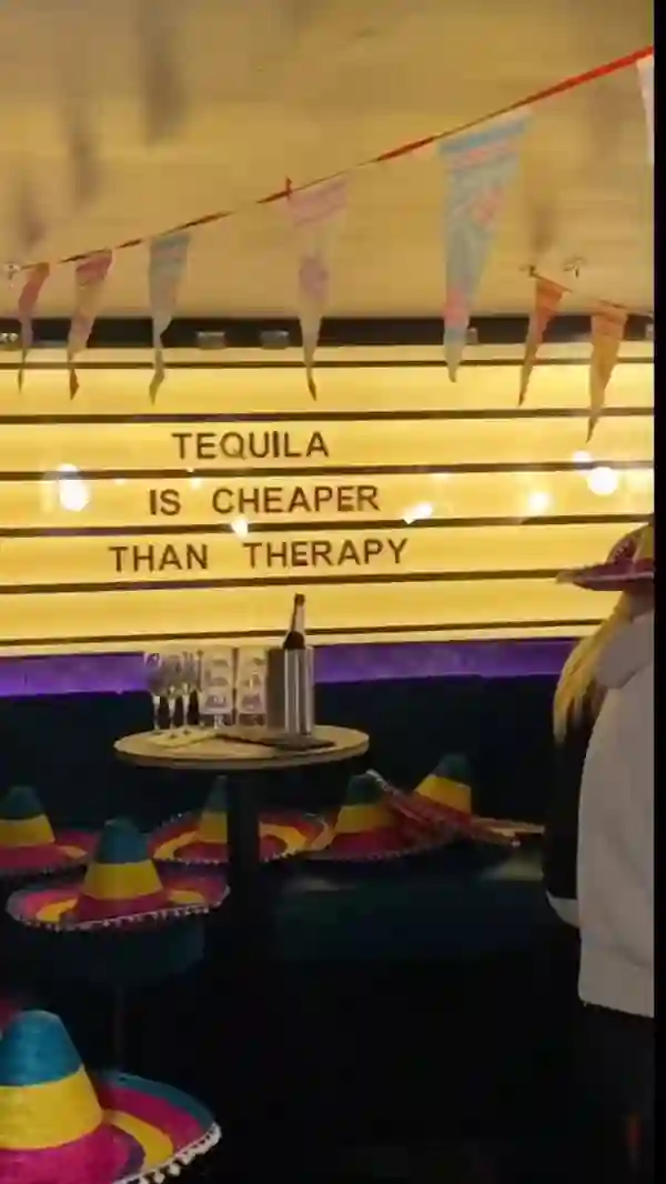 The video showcases Tequila Mockingbird's La Fiesta Brunch in London.  It features various shots of the bar's interior, including neon signs, decorations, and the patrons enjoying the brunch.  Food shown includes pizza. Drinks featured are prosecco, beer, and margaritas.  The presentation is vibrant and energetic, focusing on the party atmosphere. There is no explicit mention of dietary information. The main focus is on the overall fun and exciting atmosphere of the brunch event, highlighting the bottomless drinks, pizza, and drag queen/burlesque performances.