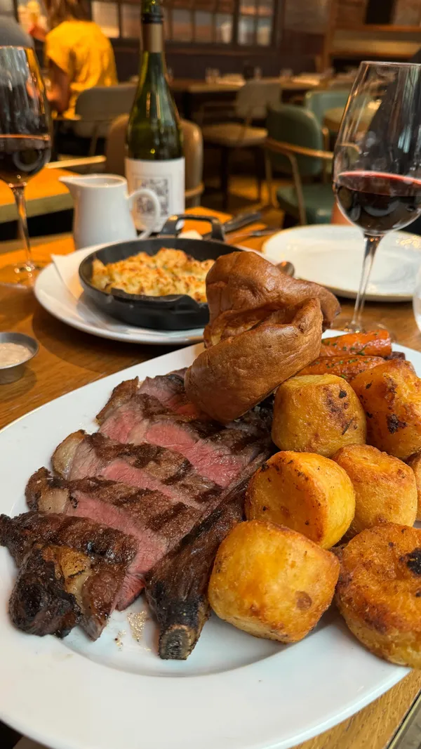 Have you tried this iconic Sunday Roast in London⁉️ Join @thecoalshed every Sunday (from 12-4pm) for their famous sharing roast for two! At only £24.50 per person, enjoy 500g 35 day dry-aged Lake District roast sirloin of Beef, Beef fat potatoes, cauliflower cheese, honey roast root veg, seasonal greens, Yorkshire puddings, smoked gravy 🤤 Such great value for money - we were so stuffed after this!
Their Sunday roasts are super popular, so be sure to book early!
📍One Tower Bridge, Crown Square, SE1 2SE
Would you try this?