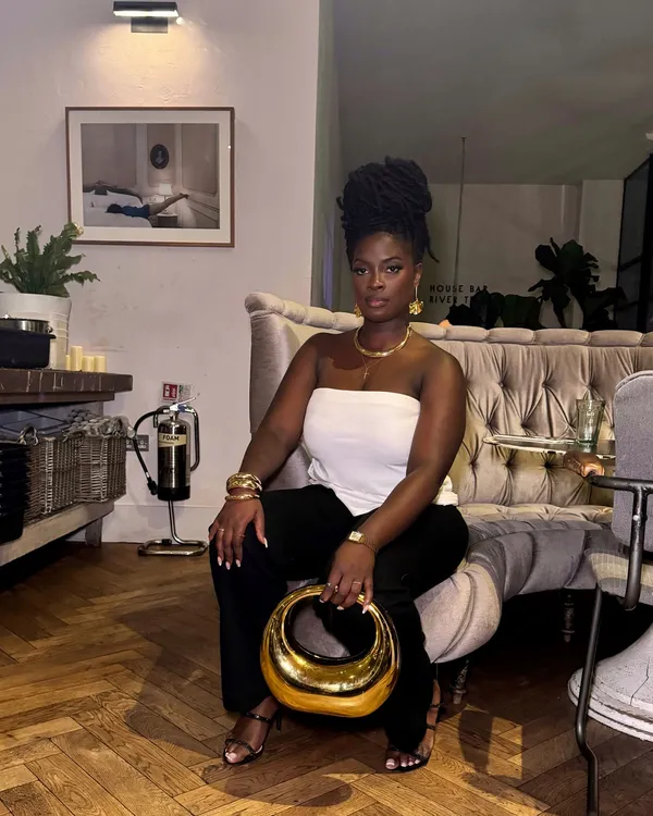 AD| I’m coming out 🌟@romanoriginals 
.
.
#imcomingout #datenight #no29powerstationwest #contentcreators #placestoeatinlondon #shopwindsor  #fauxlocs #updohairstyles #fashionblogger #fashionstyle #romanoriginals #offshouldertop #lovinglife #softgirl