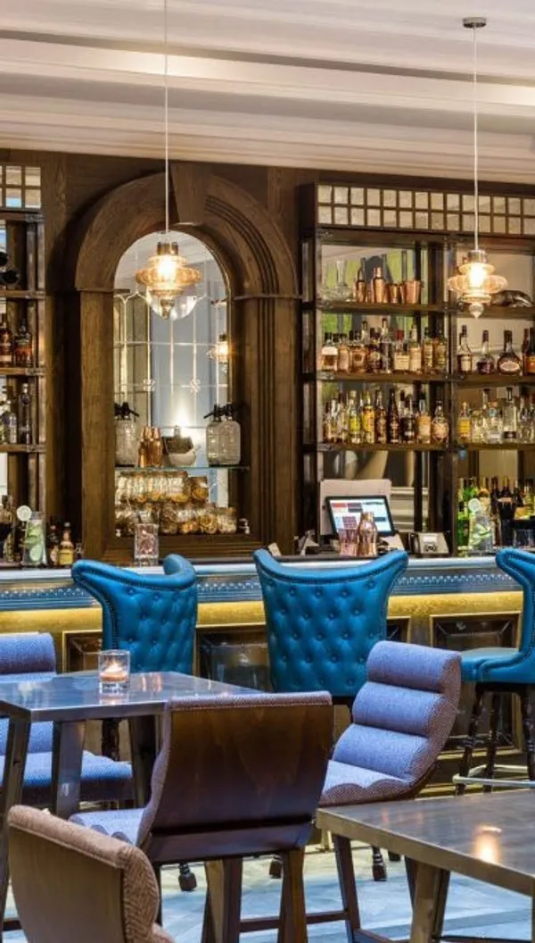 This video provides a tour of the Courthouse Hotel Shoreditch in London, showcasing its various amenities, including the Jail House Bar, Judge & Jury Dining restaurant, spa, pool, cinema room, bowling alley, Upper 5th Rooftop bar, and a members' bar.  The video uses quick cuts to show various rooms and spaces within the hotel, giving a fast paced overview of the hotel’s offerings. The overall aesthetic of the hotel is modern and stylish.