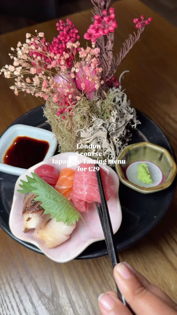 London’s best value 5 course Japanese tasting menu featuring premium sashimi and wagyu dishes for just £29 at @hotstonelondon 😍
.
This limited edition menu includes:
- 1st course of 3 starters: Popular fresh oyster with Tosazu sauce, Crispy rice with seafood tartare & Hokkaido scallop with plum & ponzu sauce
- 2nd course: Sashimi selection
- 3rd course: Tempura prawns & veg Or Truffled aubergine
- 4th course: A5 Japanese wagyu & Olive fed wagyu served on their signature 400°C volcanic rock
- Seasonal dessert
.
I absolutely love the food at Hotstone. The sashimi was super fresh, the seafood with crispy rice was moreish and the scallops were so buttery🤤But the highlight is definitely that melt in your mouth wagyu that you cook in front of you on the volcanic stone 🔥 We also ordered a few extra bits from their menu like the salmon tataki and the tuna avocado roll which were both yum! The menu was originally priced at £125 so this is almost 80% off - vouchers are available for a limited time only on their site. So head there and get your booking in asap 💯#invite
.
PS- When you purchase this offer, you could also be in with a chance of winning a trip for two to the gorgeous coastline of Santorini, with a 4 night stay in a 5-star luxury hotel or one of their 50 £100 Hot Stone gift vouchers 👀