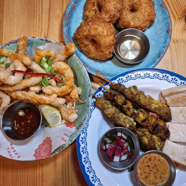 @rosasthai has updated their menu to include some new dishes and some updated dishes.. we visited to try them out and absolutely loved it! 

For starters, we tried their Thai Calamari (£8.50), Chicken Satay (£8.50) and Prawn Doughnuts (£9). My favourite of these was the chicken satay, which were so tasted and went perfectly with the peanut dip. The calamari is always a go-to of ours, and this one didn't disappoint! The prawn doughnuts were a first for us... definitely something to try when you visit! 

For mains, we had the King Prawn Red Curry (£15) and the Massaman Beef Curry (£16) with sticky rice (£3.75). The Prawn Curry was so tasty, it had such a good level of spice in it, and there were plenty of prawns! The massaman curry was so flavoursome.

We actually visited the restaurant in york but there is also a restaurant in Leeds centre too. 

Thanks so much for having us @joli_app @rosasthai 

AD 

#foodblogger #foodie #food #Thai #leedsfood #Leeds