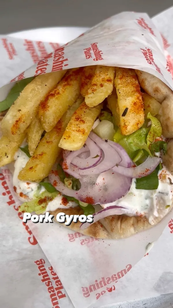 🇬🇷 S M A S H I N G P L A T E S (invite/pr) • Are you a lover of Greek food? Then you must check out @smashingplatesuk - they have multiple branches across London.
🥙 From traditional Souvlaki’s to Gyros and delicious halloumi.. this place offers tasty Greek food but on the go. Walk in store, create your order on screen and your yummy Greek meal will be with you before you know it!
🍩 Shoutout to the ‘Pitanuts’ which were my fave thing - a doughnut style bread.. sooo good you have to try 🤤
💙 Thank you @smashingplatesuk for having us and @nibbleapp for setting up x
#smashingplates #greekfood #greekcuisine #souvlaki #gyros #meat #kebabs #londonrestaurants #foodie #foodblogger #foodporn #foodlover