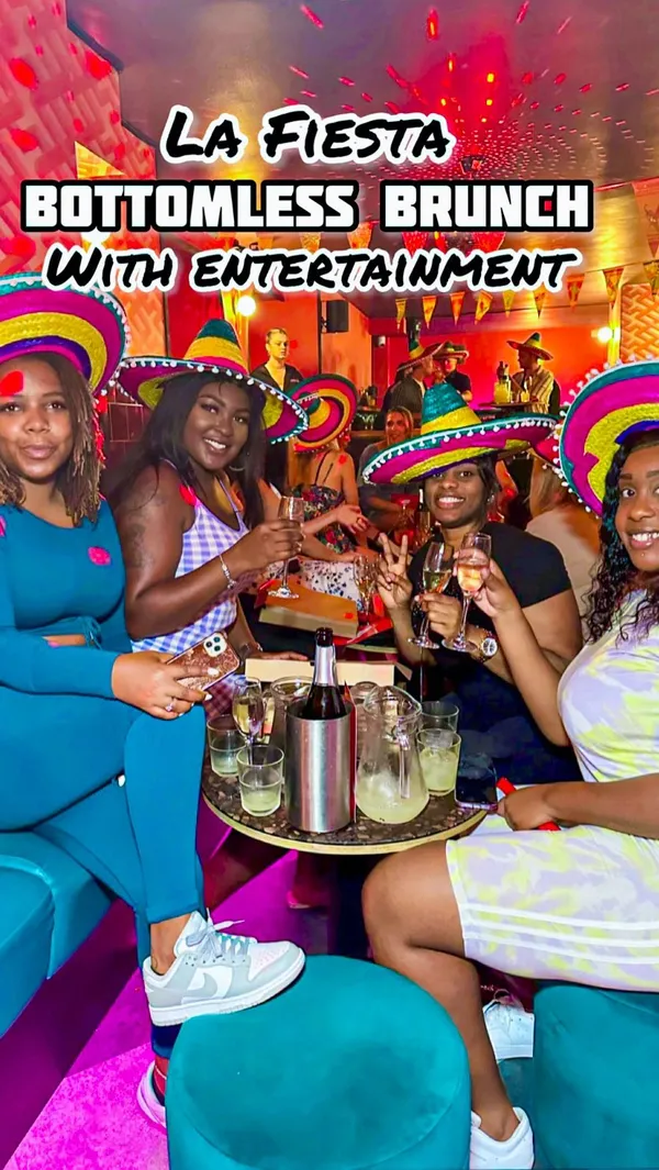 This video showcases a 90-minute bottomless brunch fiesta at Tequila Mockingbird in London.  It highlights the venue's vibrant atmosphere, featuring various entertainment acts (dancers, piñata smashing), games (limbo, Name That Tune), and the provision of bottomless Prosecco, margaritas, and beer, alongside pizza. The video emphasizes the fun, social aspect of the event, with numerous shots of people dancing, enjoying drinks, and participating in activities.  The pizza is shown to be pepperoni and appears to be standard pub fare.