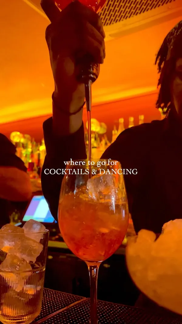 This video showcases Tequila Mockingbird, a chain of bars in London. It highlights the Charing Cross location, emphasizing its lively atmosphere and suitability for dancing and socializing. The video features various cocktails, including those with passion fruit and cotton candy garnishes. The focus is on the fun, energetic atmosphere, targeting a young adult audience seeking a vibrant nightlife experience.
