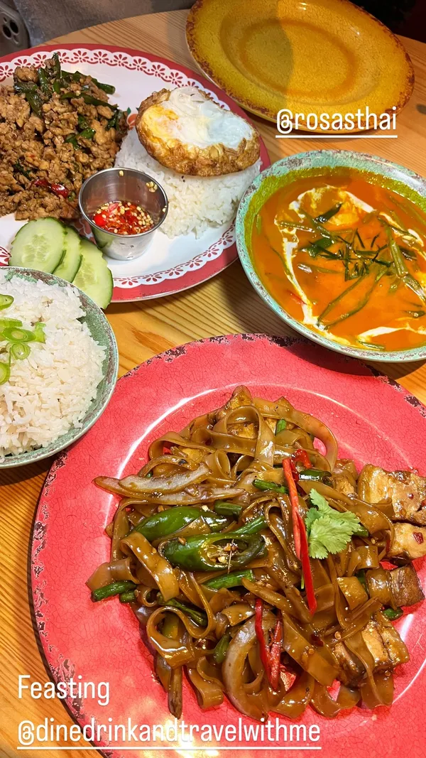Feasting 
@dinedrinkandtravelwithme  @rosasthai