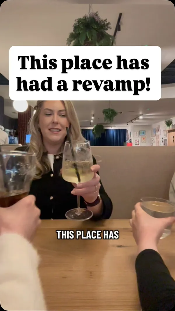 The video promotes the Italian restaurant chain Prezzo, specifically their Aberdeen location. It highlights that the restaurant is family-friendly, affordable, and offers good gluten-free and dairy-free options. The video showcases the restaurant's interior decor, including a private dining area, and features various dishes such as a salad with avocado, bruschetta, gluten-free pasta carbonara, pizza, and an afternoon tea stand. The main focus is on a family dining experience and the special deals available, particularly for children.