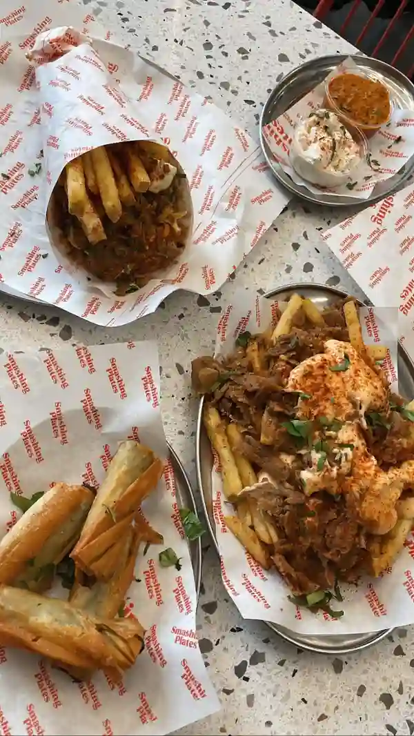 📍@smashingplatesuk - London Bridge (various locations) 

If you’re looking for fresh, delicious and authentic but ‘unorthodox’ Greek food then this is your place😏🌯🇬🇷 

The menu is very affordable and has something for everyone, with so many different combinations, and plant based options too, it’s hard to choose🤤🔥

To top it off their packaging is biodegradable and even their leftover cooking oil gets turned bio diesel👏🏽 🌱

I couldn’t recommend this place enough👏🏽😋🇬🇷

Thank you @nibbleapp for the invite💙