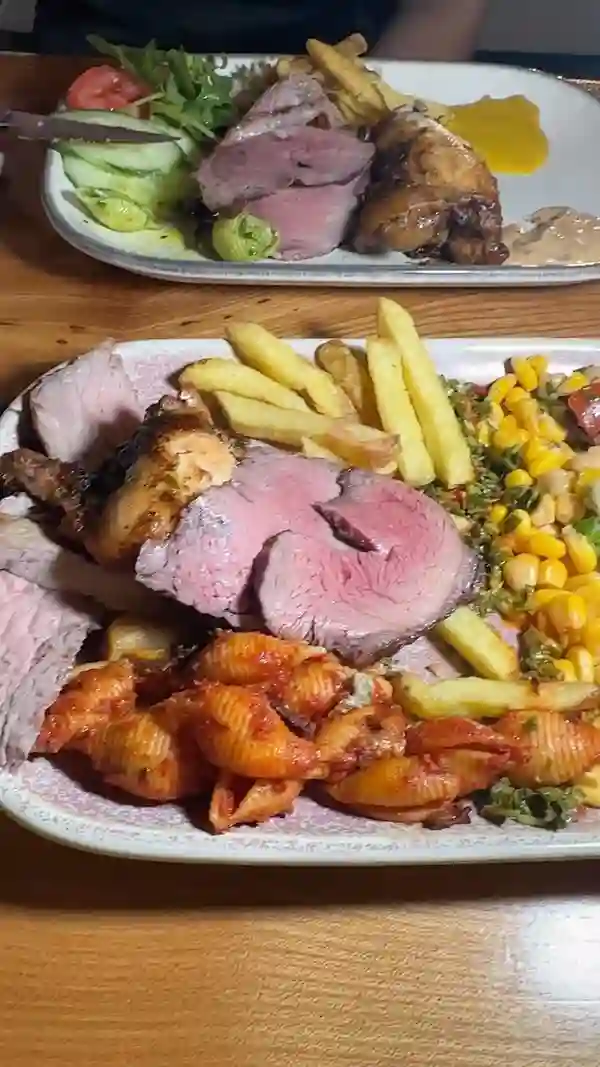 The video showcases Preto Restaurant in Victoria, London, focusing on their Rodizio Lunch Grill.  It features a buffet with various salads, sides, and sauces, along with various cuts of grilled meats (beef, chicken, pork, sausage) brought to the table on skewers. The video also highlights the drinks (strawberry margarita and piña colada) and desserts (chocolate cake and passion fruit mousse).