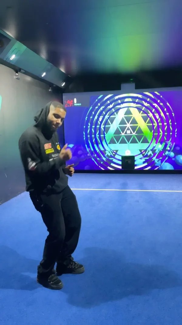 The Worldwide Plug makes it down to play indoor football ⚽️😃

Have you always dreamt of coming here now is your chance, a place for date night or a nice social with friends🤩

🕐 1hour session with multiple games
🎟️ It’s only £12.50 per person
👯‍♂️ Perfect for a birthday Party

The Place to be even at Christmas time 🎄
#fyp#football#tocasocial#trending#worldwide
#viral#romeotheplug#christmas#joli

Thanks @joli_app ☺️

Would you go here?