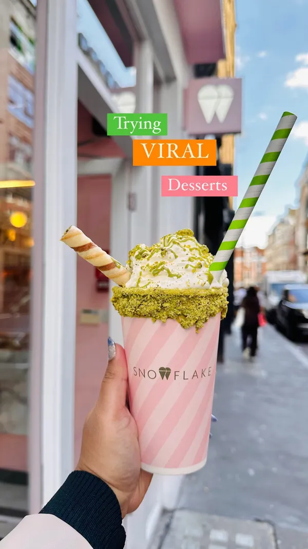 The video showcases Snowflake Gelato, a cafe in London. It features various gelato flavors, mango-shaped gelato pops, cannoli, and other desserts. The presentation focuses on vibrant colors and visually appealing arrangements. The main focus is on showcasing the diverse menu items and highlighting their unique appearances. No dietary information is explicitly provided.