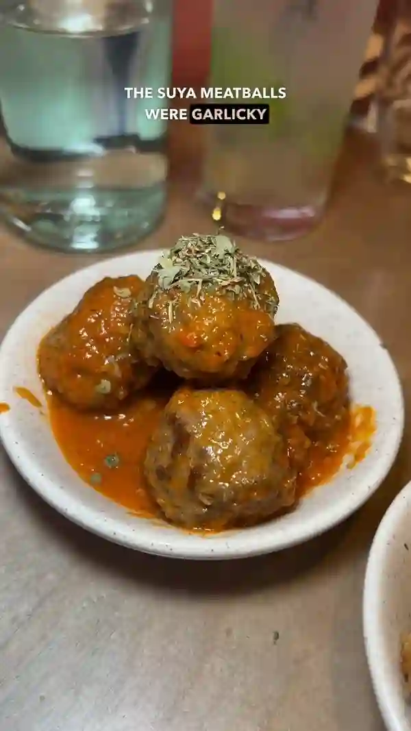 This video showcases Chuku's Nigerian Tapas restaurant in London.  The video presents a variety of dishes, including plantain chips, quinoa, puff puff (a type of fried dough), suya meatballs, kuli kuli wings, and an egusi bowl. The food is presented attractively, emphasizing textures and colors. The restaurant's decor and atmosphere are also highlighted. The main focus is on the food and dining experience.