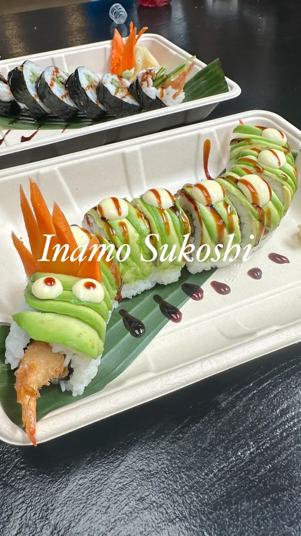 The video showcases Inamo Sukoshi restaurant in Box Park Wembley, London. It presents various dishes including spring rolls with chili and sweet sauce, a dragon roll (sushi), katsu curry with rice and tempura prawns, and ramen.  The presentation focuses on visually appealing arrangements, color contrasts, and close-up shots of the food. Dietary information mentions that the restaurant doesn't serve halal meats but offers fish and vegetarian options. The main focus is on the food and its presentation.