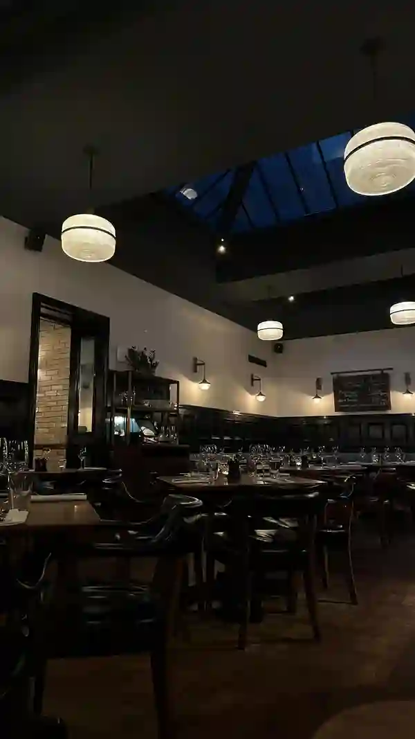 The video showcases a January lunch offer at Hawksmoor restaurant. It features various dishes, including smoked mackerel salad, a steak and chips meal, and desserts like sticky toffee pudding. The video highlights the restaurant's ambiance, service, and the birthday surprise for the influencer's boyfriend.  The primary focus is on promoting the restaurant's lunch special.