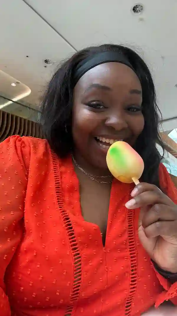 The video showcases Snowflake Gelato at Westfield London. It features various gelato flavors, ice cream pops (mango, pistachio, chocolate), and waffle cones with different toppings. The mango ice pops are the main focus, presented as visually appealing, mango-shaped treats.  A young girl enthusiastically samples a mango pop.  No specific dietary information is provided.