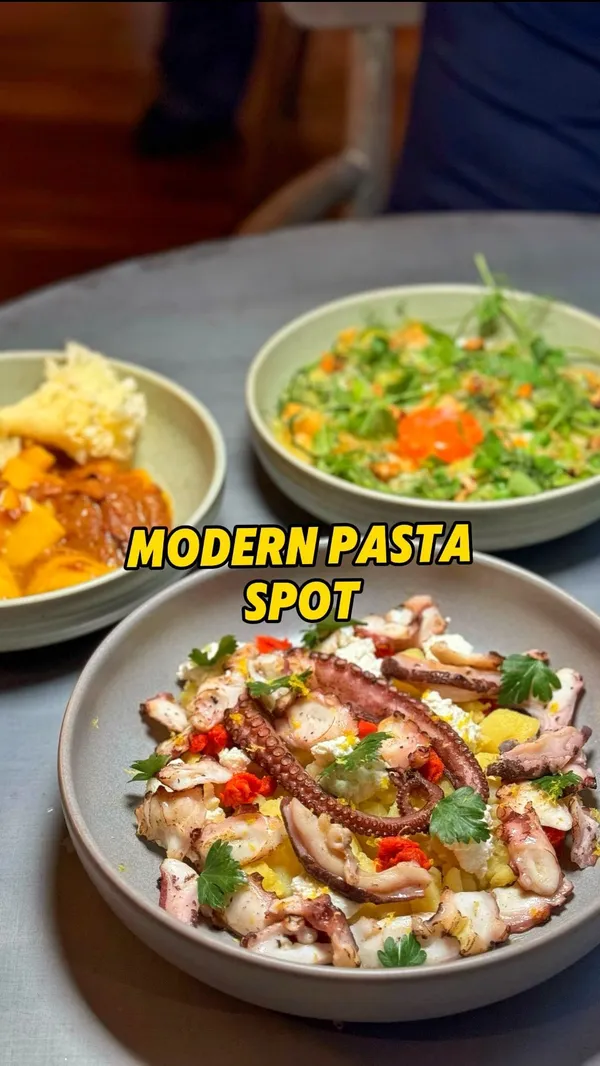 This video showcases a meal at NOCI, a modern pasta restaurant in Shoreditch, London. The video presents a variety of dishes including focaccia, arancini, beef carpaccio, several pasta dishes (veal and pork ragu, silk handkerchiefs), seared octopus, and a chocolate mousse. The presentation focuses on visually appealing close-ups and overhead shots of each dish.