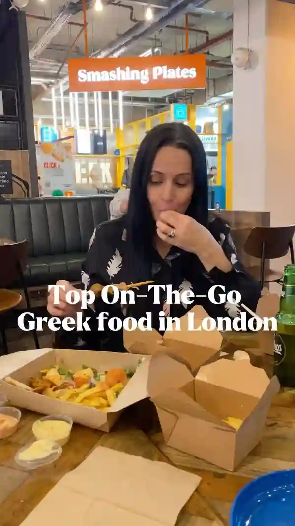 This video showcases a family's visit to Smashing Plates, a Greek restaurant in Canary Wharf. It highlights various dishes, including the Grilled Feast, Chicken Souvlaki Salad, Oregano Fries, Halloumi fries, and a Vegan Chocolate Brownie. The food is presented in boxes and on plates, with close-ups emphasizing textures and colors.  The video emphasizes the speed and friendliness of the service.  Locations are mentioned: Canary Wharf, London Bridge, Tooting and Wembley.