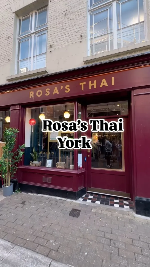 📍 Rosa’s Thai, York 

Flavours that transport you straight to Thailand, no passport needed! 🇹🇭

Taste the magic at Rosa’s Thai, with a bunch of new dishes added to the already delicious menu.

We had the Classic Platter to start; Thai Fried Chicken (TFC), Veggie spring rolls, Grilled pork skewers, Thai calamari, Prawn crackers, followed by a ✨ new dish ✨ Gaeng Dang Supparod Ped’ Duck & Pineapple Red Curry, and Guaytiew Kee Mao’ Drunken Noodles - absolutely stunning. 

Restaurants nationwide @rosasthai #ad

#rosasthai #TasteOfThailand #FoodieParadise #thailand #thai #york #yorkfoodie #yorkfoodblogger #leeds #yorkfood #blogger #foodblog #travel #travelblogger #travelgram #food #foodstagram #review @joli_app