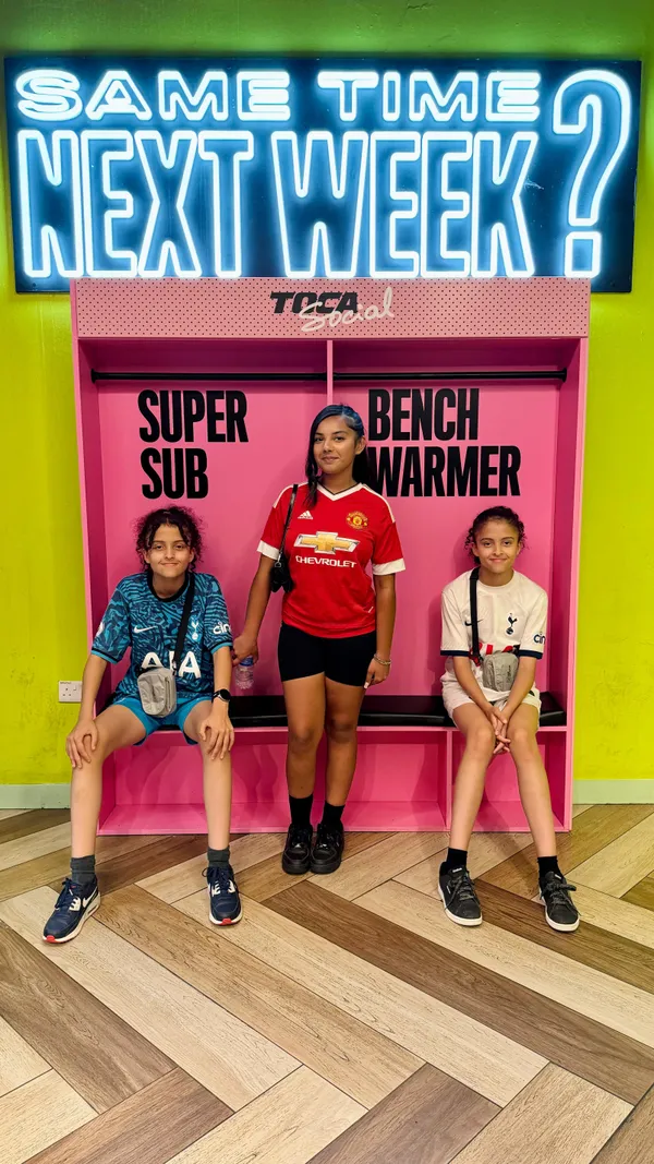 The video showcases a family's visit to Toca Social, an entertainment venue featuring interactive football games.  The games involve kicking a ball at a screen displaying various targets and challenges.  The video doesn't show any food or drinks, instead focusing on the gaming experience.