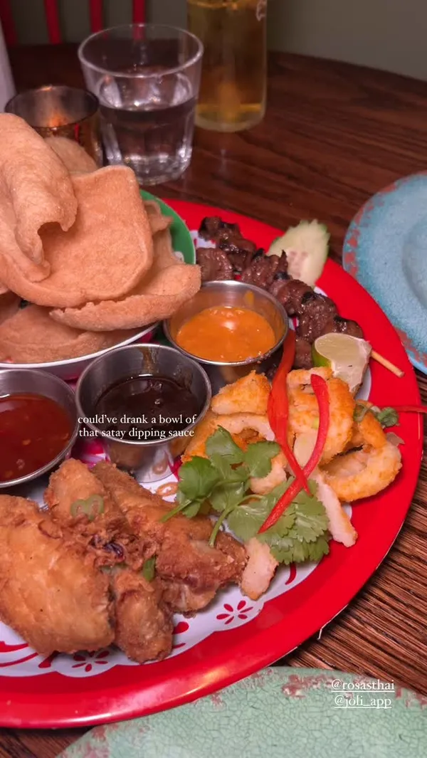 could’ve drank a bowl of that satay dipping sauce  @rosasthai 
@joli_app