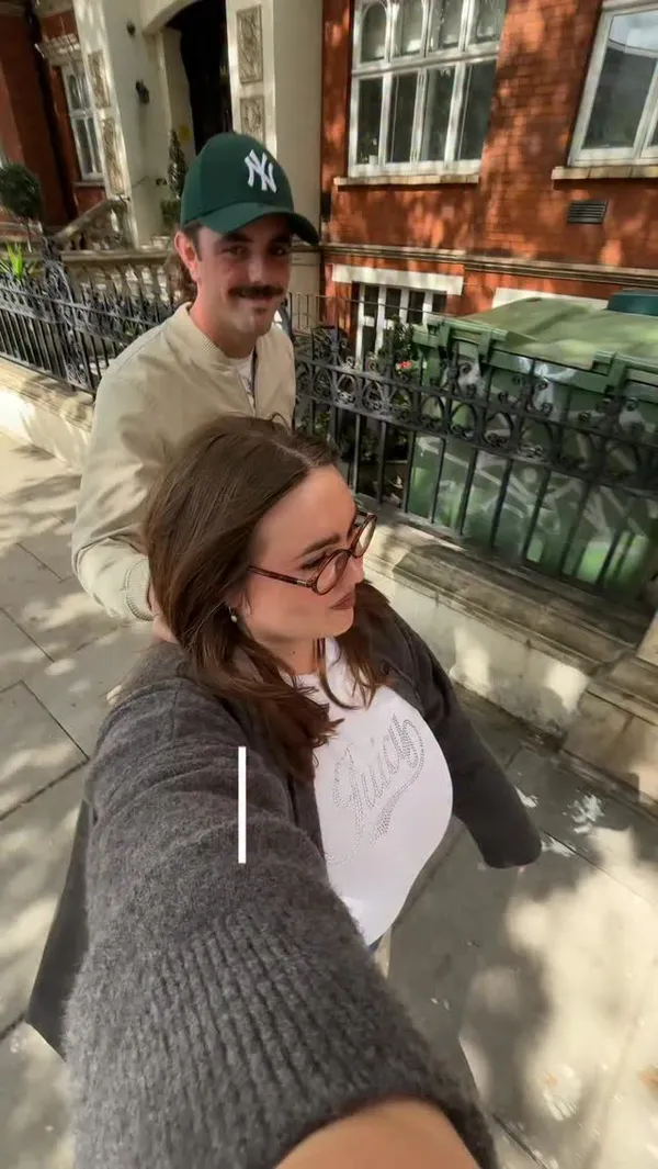 This video promotes a bottomless pizza and salad brunch deal at a restaurant called Eve in Kensington, London. The video begins with the creator and a friend walking to the venue, followed by shots of the stylish, plant-filled interior. It showcases various pizzas, including pepperoni and a vegetable option, with close-ups highlighting the cheesy texture and crispy crust. The video includes shots of people enjoying their meal and drinks, and concludes by showing more of the restaurant's ambiance.