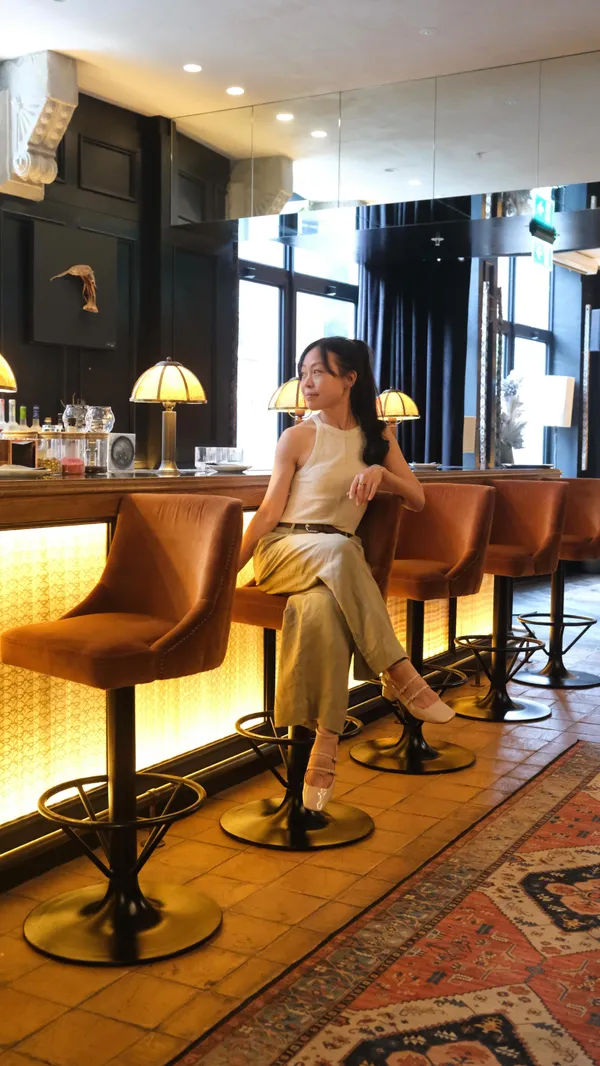 This video showcases a bottomless paella brunch at Arros QD in London.  The video moves through various dishes served, including Agua de Valencia, truffle bomb, panipuri, ceviche, pork roll, cheese stones, fried prawns, pizza putanesca, tuna cone, paella valenciana, black ink rice, vegetable rice, apple pie, chocolate caviar, and Basque cheesecake. The food is presented beautifully, with an emphasis on both individual plates and the large paella pans. The video also highlights the restaurant's ambiance and decor.