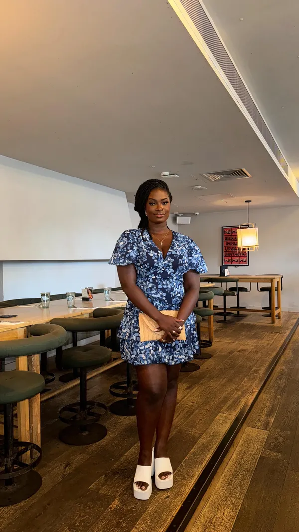 This video showcases a meal at No.35 Mackenzie Walk in Canary Wharf, London. The setting is a modern, upscale restaurant. Food items shown include a roast dinner (with chicken, vegetables, and Yorkshire pudding), fried appetizers (potentially calamari and chicken), and a dessert resembling Eton Mess.  Drinks featured are cocktails (including a pink spritzer and a margarita). The presentation of the food is visually appealing, with emphasis on color and plating. Dietary information is not explicitly given. The main focus is a meal showcase highlighting the restaurant and its offerings.