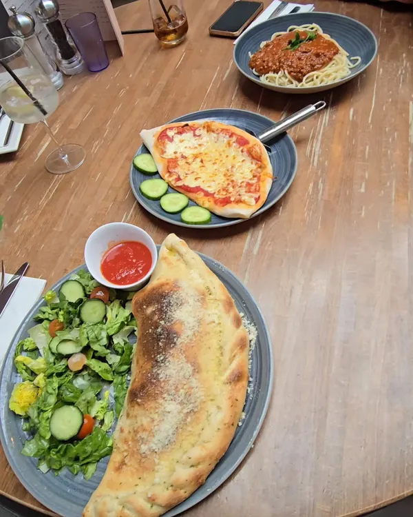 🎉Treat your family to a delightful meal at Prezzo, where kids can eat for free! with a purchase of one adult From 9th February - 2nd March, bring everyone together to enjoy delicious dishes while the little ones dine at no cost. 

🍝🍕 Don't miss out on this fantastic offer—book your table now through @love_prezzo link in bio.
Invited by @joli_app
 

#godalming #farnham #camberley #aldershot #guildford #woking #crawley #kidseatfree #italianrestaurant #bestpizza #surreyfoodie #surreyfood #surreyfoodie #sureylife #surreymama #surreymums #bestrestuarant #bestrestaurantsguide #surreyrestaurant