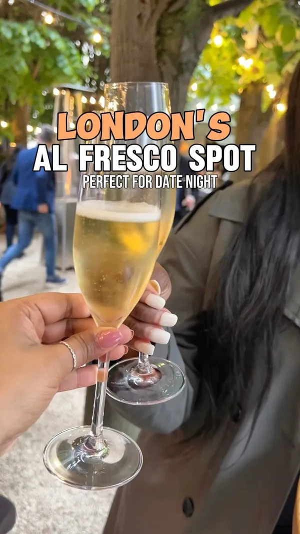 The video showcases La Terraza by Ibérica, a Spanish restaurant in Canary Wharf, London. It highlights the restaurant's al fresco dining area, featuring string lights and outdoor heaters.  The food shown includes various tapas dishes, such as bocadillos (sandwiches) with fillings like roasted aubergine, Iberian sobrasada, manchego cheese, and grilled chicken.  Classic Spanish drinks, including sangria and beer, are also presented. The main focus is on promoting the restaurant as a romantic date-night spot or a place to enjoy post-work drinks in a stylish setting.