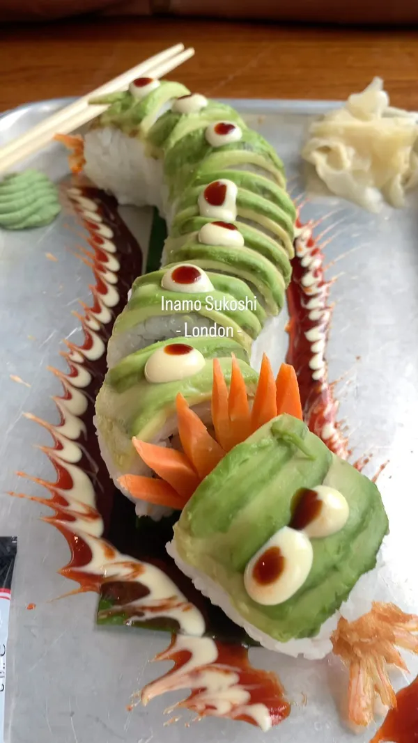 The video showcases Inamo Sukoshi, a restaurant located in Market Halls, London.  It features several dishes including a unique dragon roll sushi, chicken ramen, and duck fries. The food is presented attractively with vibrant colors and creative plating. No dietary information is explicitly mentioned. The video's main focus is on showcasing a selection of the restaurant's dishes.