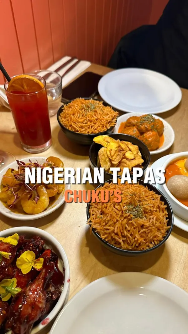 This video showcases Chuku's, London's first Nigerian tapas restaurant. It features various dishes, including suya meatballs, jollof rice, banga prawns, and zobo wings, presented in small bowls and plates. The restaurant's interior is also shown, with a focus on its warm lighting and décor. Dietary information is included, indicating vegan, gluten-free, and halal options. The main focus is a meal showcase, highlighting the restaurant's sharing-style concept and variety of dishes.