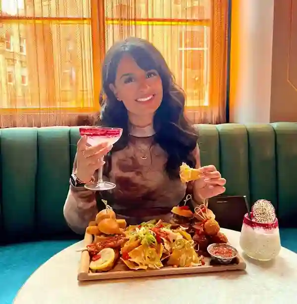 Feasting fiesta vibes at Dirty Martini! 🎉🌮🍹 

We tried their fiesta sharing board filled with cheesy nachos, tasty paella balls, tajin chicken skewers, and refreshing margaritas. @amani_nagra’s favourite being the lychee margarita 🍸

#dirtymartini