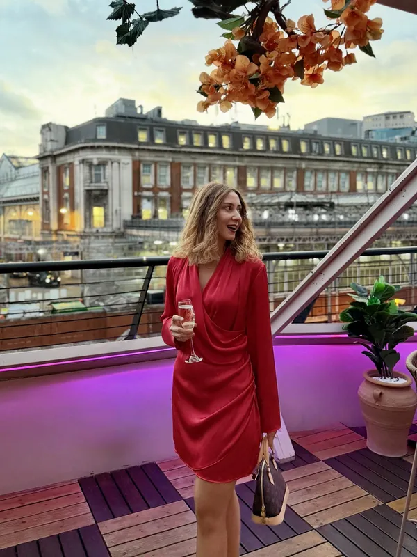 Yesterday night at @circes_rooftop was pure magic, the stunning festive setting sparkled with cozy lights, a warm breeze, and that unforgettable city view. ✨ 

An evening full of charm, laughter, and the perfect touch of holiday glow🎄✨🪩
.
.
.
.
*prinvite #rooftopbar #rooftopview #rooftopparty #londonrooftops #rooftoplondon #londonbars #londonrestaurant #festiveseason #festivevibes