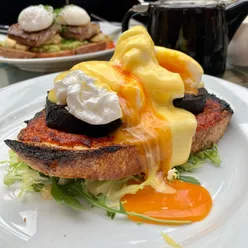 Brunch at Singl-end Merchant City, Glasgow: Stornoway Eggs with black pudding, bacon chilli jam, and The Betty with halloumi, avocado.