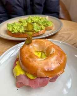 Relaxed Walsall cafe, The Table, serves NYC bagel, avo toast, s’mores hot chocolate, and strawberries cream hot chocolate.