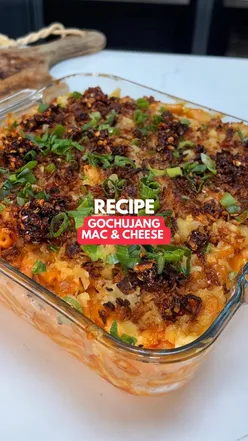 Gochujang mac & cheese with crispy onion topping, featuring cheddar, spring onions, and a spicy twist for winter comfort.