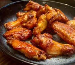 Hot honey chicken wings with garlic, smoked paprika, and cayenne seasoning, served with or without hot honey sauce.