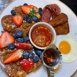 Brunch at Lovage Bistro, London: Mediterranean Breakfast, French Toast, Pancake Tacos, Pick Me Up and Tropical Beach Smoothies.