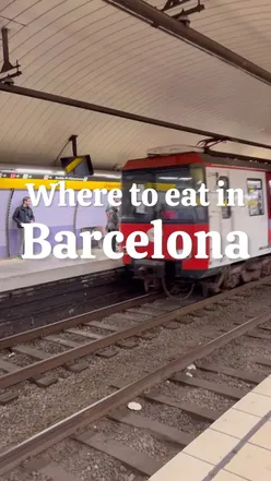 Delicious seafood dishes from top Barcelona restaurants, showcasing local flavors and vibrant dining experiences.