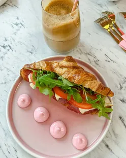 Pink cafe in Dunfermline with savory croissants, kids' toasties, Nutella and Biscoff baklava, and top-rated iced frappes.