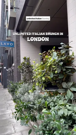 Unlimited Italian brunch at La Vo London: pizza, salad, cheese, bread, and desserts in Marylebone, London. Perfect for gatherings.