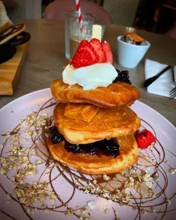Blueberry crunch pancakes, full breakfast, and crispy halloumi fries at cozy Glasgow cafe with friendly staff and dog-friendly vibe.