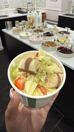 Self-serve cheesecake shop in Wales with customizable toppings like strawberries and Welshcakes.