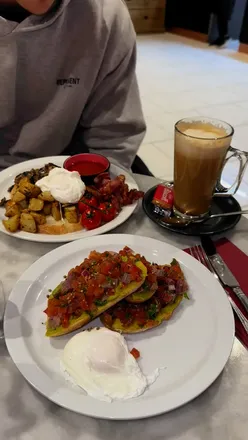 Pancon Avocado with salsa, Farm Breakfast, Biscoff Latte, and Ruby Hot Chocolate at Wolfox Leeds city centre cafe.