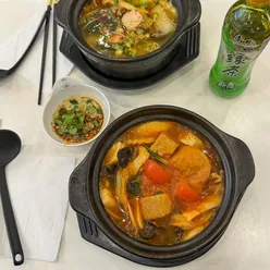 Veggie hotpot with tofu, Korean rice cakes, mushrooms in tangy tomato broth at Casserole Wang, Edinburgh.