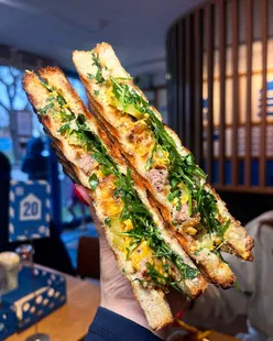 Would advice everyone to RUN to @bujoburgerjoint to try this limited edition toastie ๐คฏ
Tartine Organic Bakeryโs sourdough, juicy BuJo beef patty, a generous dollop of miso mayo, tangy pickles, melted aged cheddar, crispy shallots, and a handful of fresh rocketโ all toasted in butter.
If your not spending your Sunday here I would recommend for you to do so โจ
#gifted