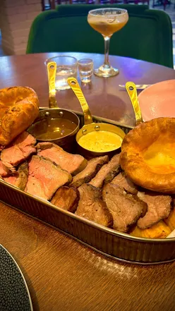 Delicious Sunday roast with crispy potatoes, giant Yorkshire puddings, and melt-in-your-mouth beef at Copper Blossom.