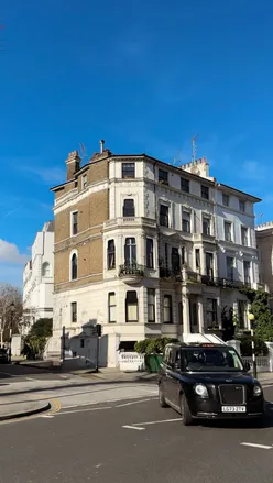 A sunny day in London with people enjoying outdoor dining and vibrant city life, capturing the essence of spring.