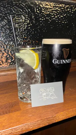Dog-friendly pub in Liverpool serving traditional British drinks and delicious pub grub, including oysters and beetroot salad.