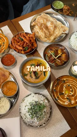 Delicious curry dish served with rice, showcasing vibrant colors and fresh ingredients by @tamila_curry.
